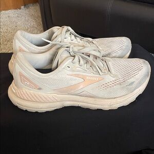 Brooks Women's Athletic Shoes - Cream and Pink Accents